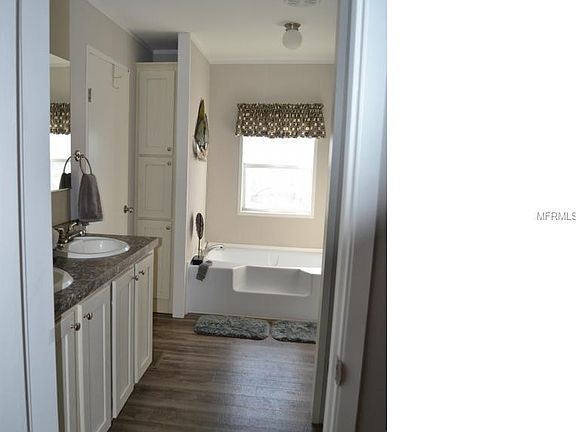 4th image of 3424 SE 35th Ave