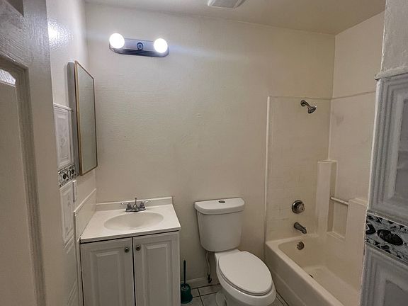 3rd image of 7525 Cypress Ave