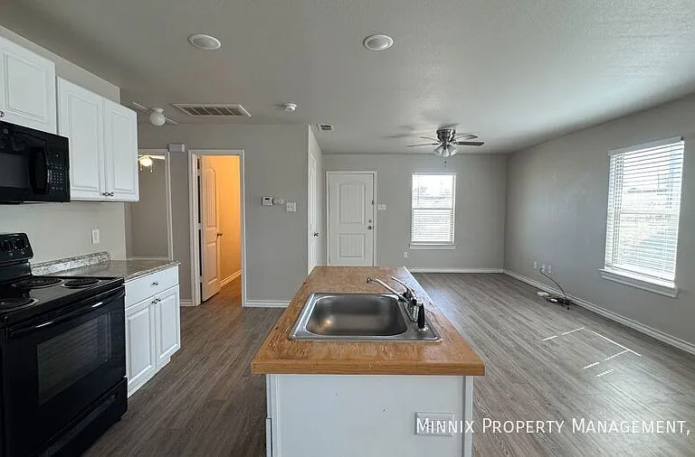 4319 E 61st St — Photo 10