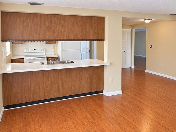4th image of 7020 Coral Reef Dr