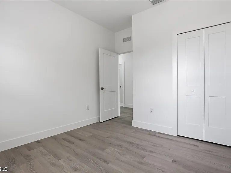 723 Ivan Ave S — Photo 21
