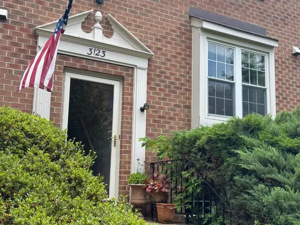 3123 Valentino Ct, Oakton, VA 22124