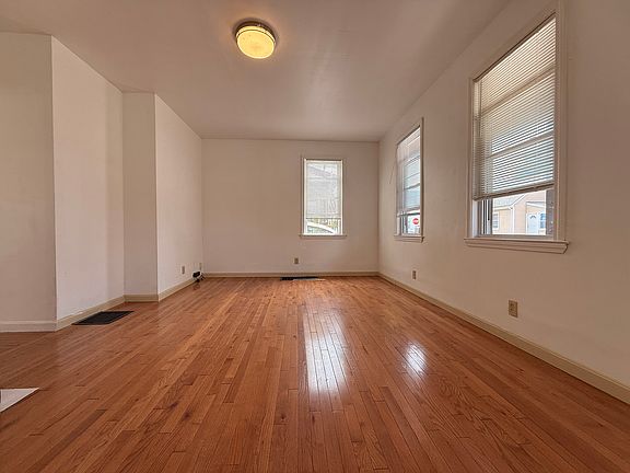 2nd image of 108-110 Russell St #1