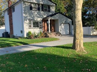 26 Mida Ct, West Babylon, NY 11704