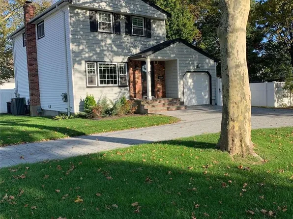 26 Mida Court, West Babylon, NY 11704