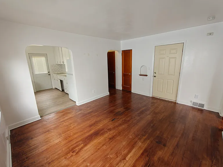 417 W 14th St #2 — Photo 2