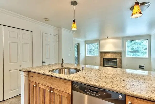 2 bed, 2.5 bath, 1100 sqft, $3,295 — Photo 4
