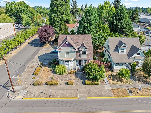 3rd image of 707 NE 5th St
