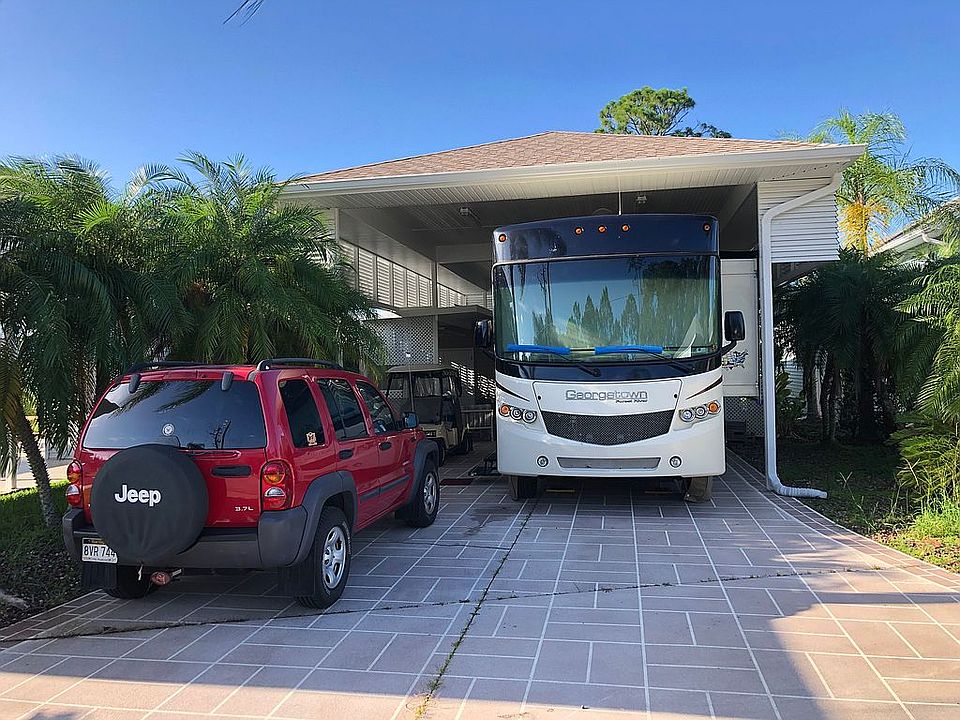 1st image of 422 Plantation Dr