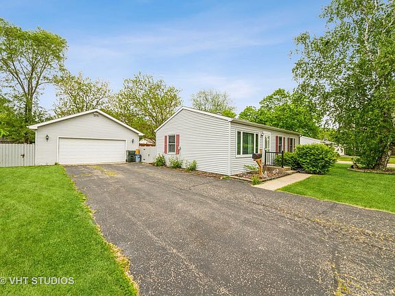 3rd image of 42 Sweetbriar Ct