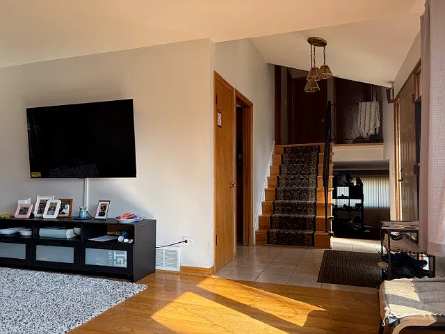 720 N Broadway Ave — Photo 4
