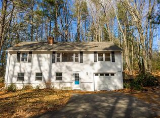 4 Harkness Rd, Pelham, MA 01002