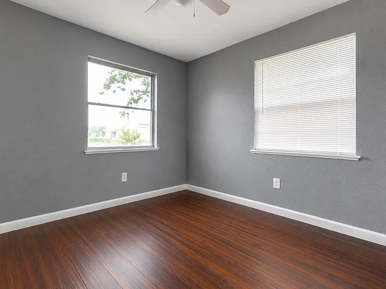 839 S Pine St — Photo 8