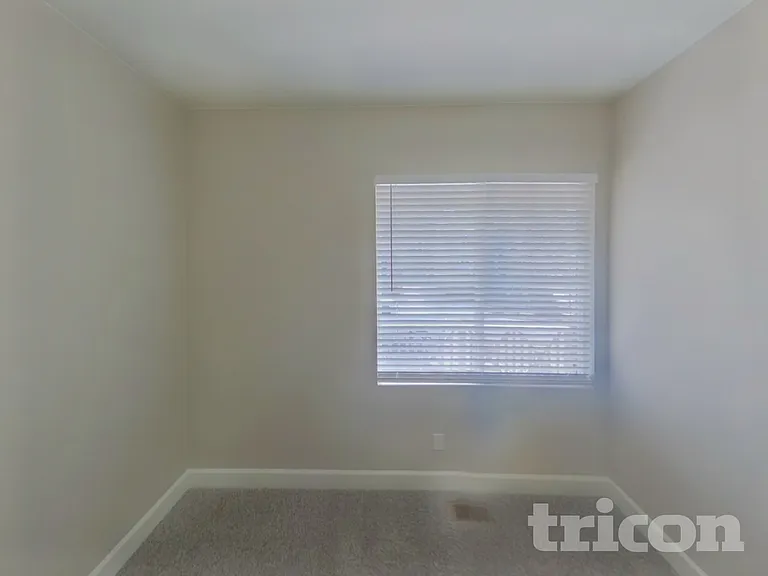 2290 Saint Claire Dr — Photo 14