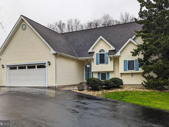 38 General Maxwell Ct, Newark, DE 19702