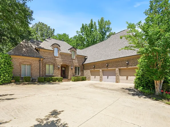 135 Autumn Hills Dr, Tupelo, MS 38801