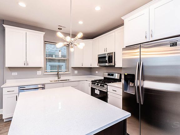 2nd image of 2416 W Arthington St Unit 2