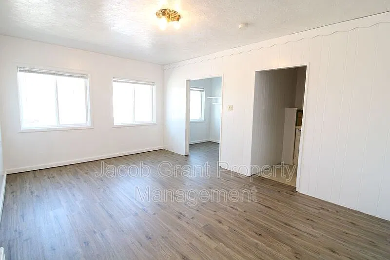 1 bed, 1.0 bath, 500 sqft, $795 — Photo 2