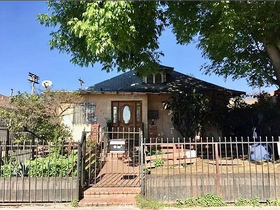 1st image of 137 E 47th St