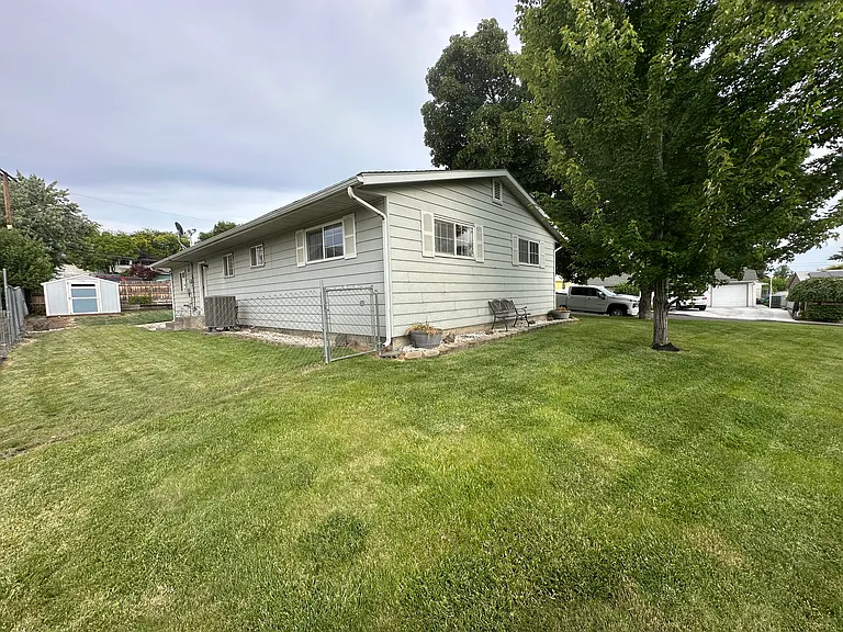 2405 SW Marshall Ave — Photo 4