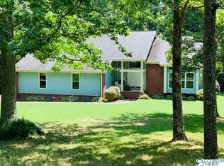 1063 Hillcrest Rd NW, Arab, AL 35016