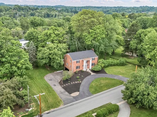 3225 Comanche Rd, Pittsburgh, PA 15241