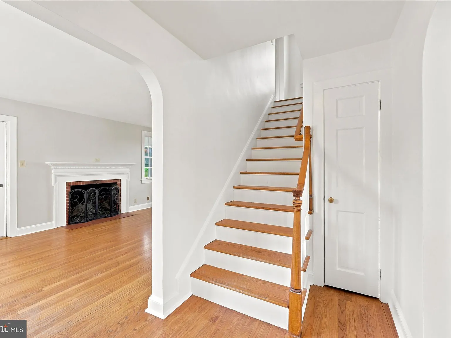 4 bed, 2.5 bath, 1926 sqft, $4,250 — Photo 3