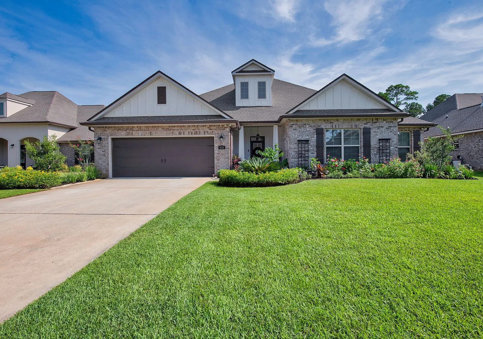 Full Pool & Lawn Service Included Luxury Living in Gulf Breeze! — Photo 1