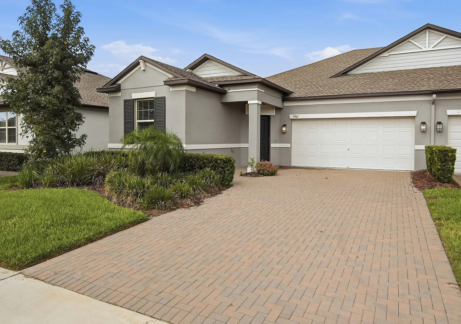 A must see 3 Beds/ 2 Bths Villa shows like a house. Modern Styling, Open Layout, Great Location a... — Photo 2