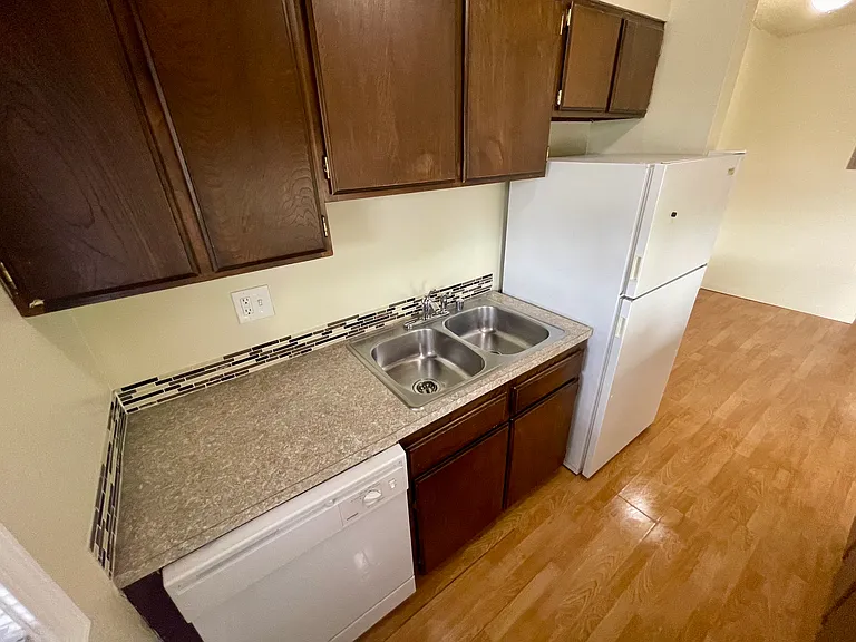 1023 W 26th Ave #302 — Photo 4