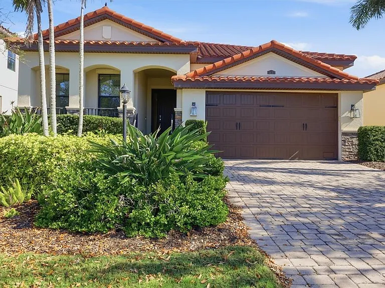 5423 Title Row Dr — Photo 1