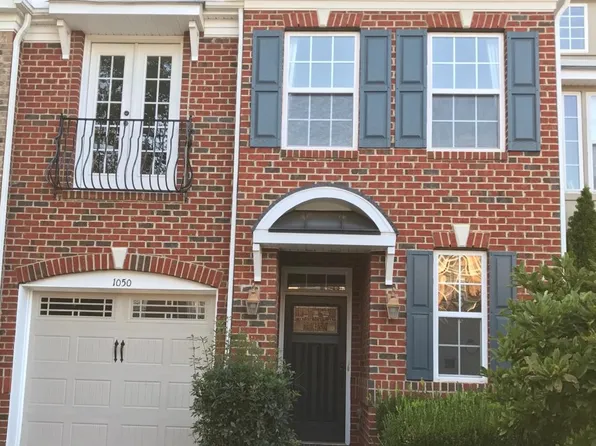1050 Remington Oaks Cir, Cary, NC 27519