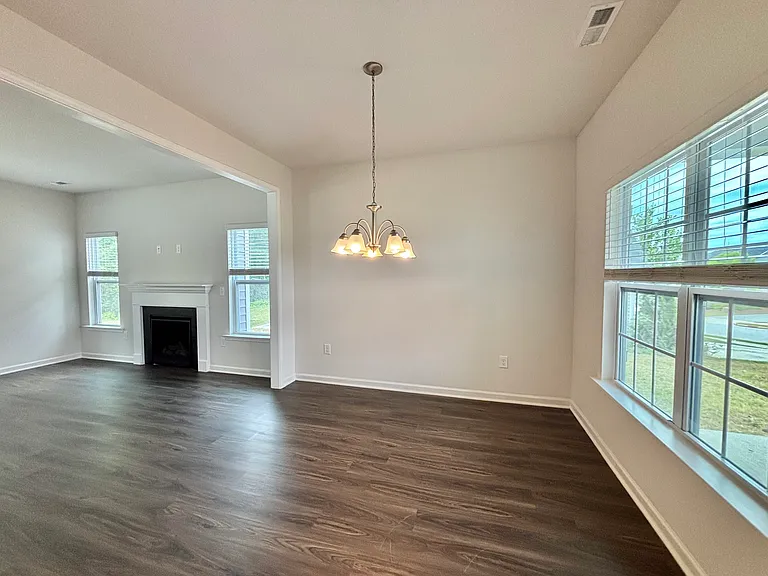 358 Falcon Ct — Photo 4