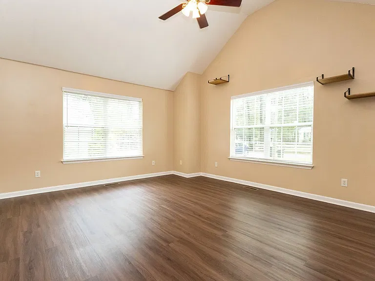 4705 Montview Dr — Photo 4