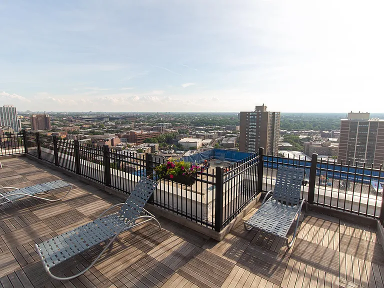 720 W Gordon Ter #22G — Photo 14