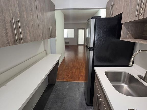 3rd image of 1035 9th St APT 15