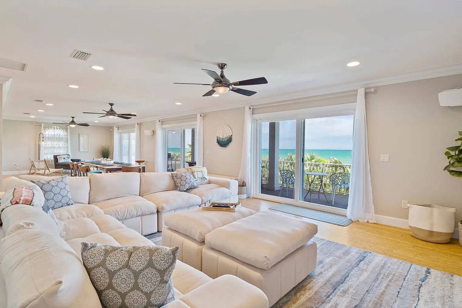 4 bed, 4.0 bath, 3993 sqft, $13,857 — Photo 4