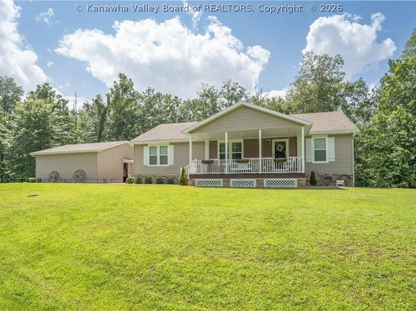 300 Valley View Dr, Clendenin, WV 25045