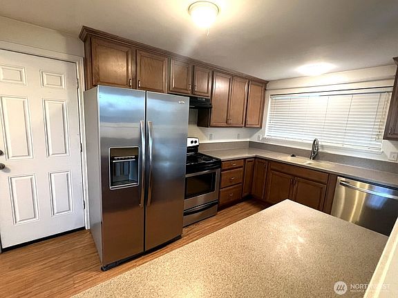 3rd image of 17930 Military Road S