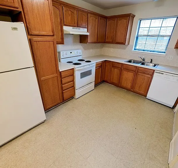 640 Canada St — Photo 1