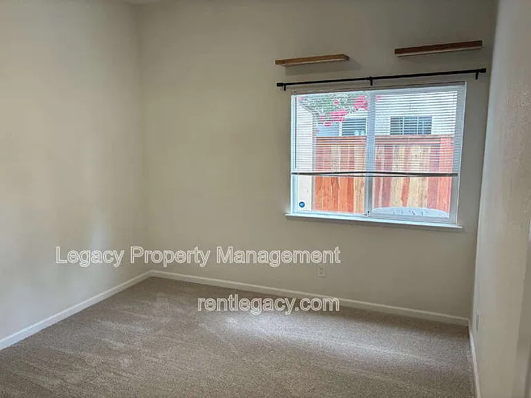 3031 Daggett Dr — Photo 12
