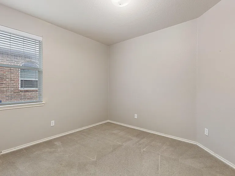 12913 Farmington Dr — Photo 20