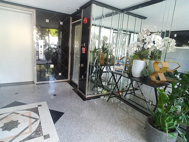 Carmel Heights Apts — Photo 8