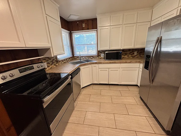 1230 Caddell Ln — Photo 5