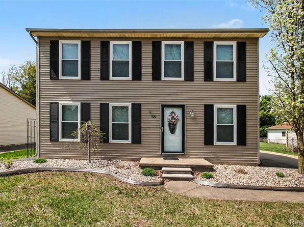 920 Meadowlark Ln, Howell, MI 48843