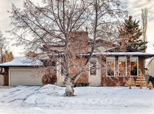 128 N Dickenson Cres, Red Deer, AB T4R 1Y5