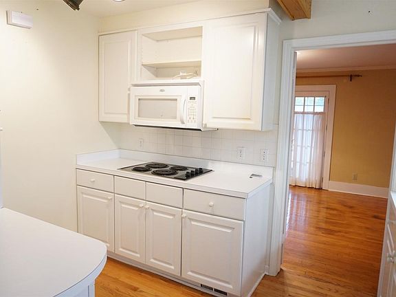 4th image of 1421 Wall St