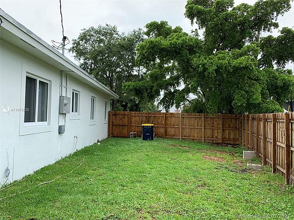 4th image of 249 NW 8th Ave