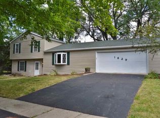 1829 Wisteria Rd, Rockford, IL 61107