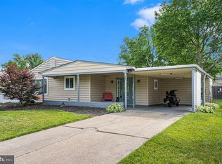 29 Gamewood Rd, Levittown, PA 19057